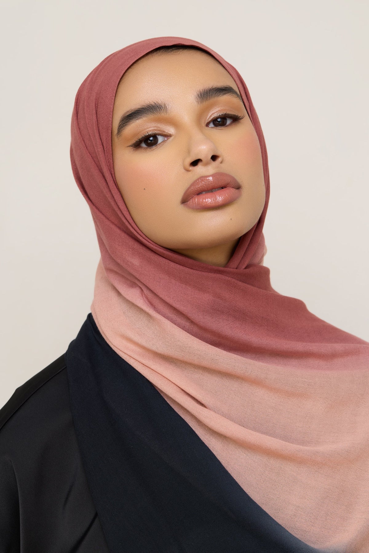 Ombre Modal Hijab - Apple Noir